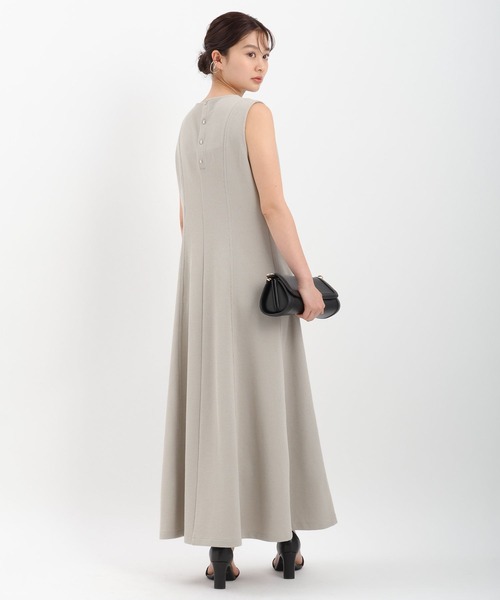 Andemiu（アンデミュウ）の「カットノースリーブワンピース572030（ワンピース・レディース・グレー/モカ/ブラック・FREE）」の8枚目の写真