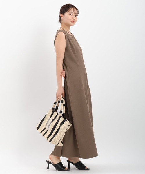 Andemiu（アンデミュウ）の「カットノースリーブワンピース572030（ワンピース・レディース・グレー/モカ/ブラック・FREE）」の11枚目の写真