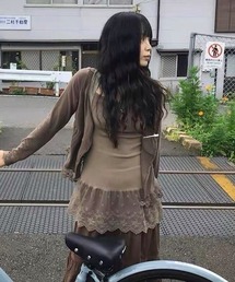 裾レース切り替えカップ付きキャミソール