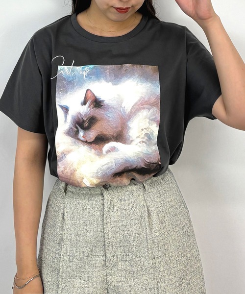 NICOLE CLUB(ニコル クラブ)の「フレンチスリーブ猫Tシャツ(Tシャツ/カットソー・レディース・チャコール/オフホワイト/ホワイト×グレー・FREE)」の3枚目の写真