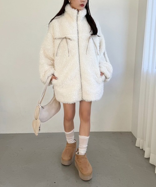 one after another NICE CLAUP（ワンアフターアナザーナイスクラップ）の「サイドラインリボンボアブルゾン（ブルゾン・レディース・ブラック/ベージュ/グレー/オフホワイト・FREE）」の5枚目の写真