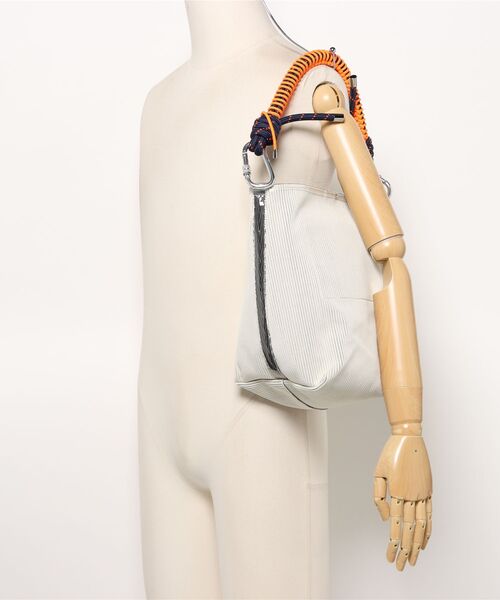 Scrap Book（スクラップブック）の「【atneK by Scrap Book】ニットバケツショルダーバッグ（ショルダーバッグ・レディース・ブラック/ホワイト・FREE）」の4枚目の写真