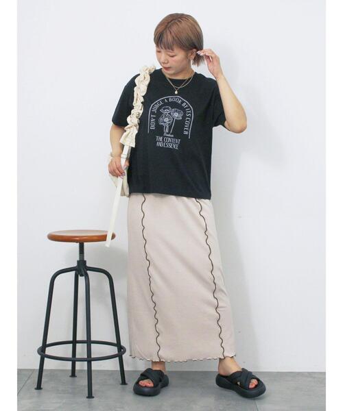 ehka sopo(エヘカソポ)の「花プリントTシャツ(Tシャツ/カットソー・レディース・ピンク/ブラック/オフホワイト/キナリ・F)」の15枚目の写真