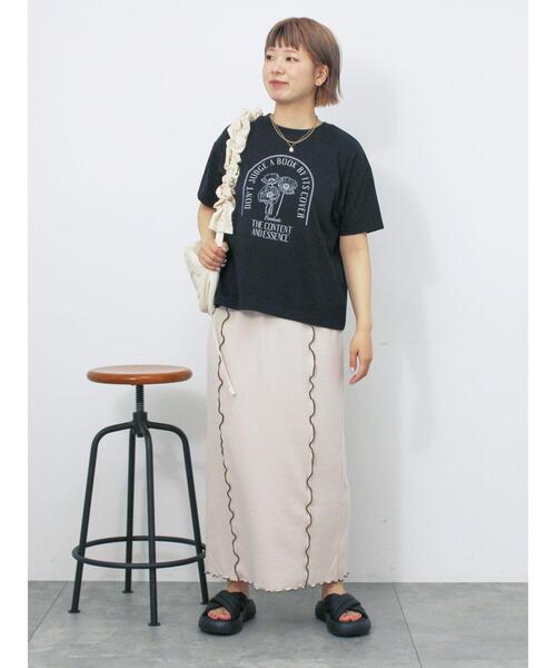 ehka sopo(エヘカソポ)の「花プリントTシャツ(Tシャツ/カットソー・レディース・ピンク/ブラック/オフホワイト/キナリ・F)」の16枚目の写真