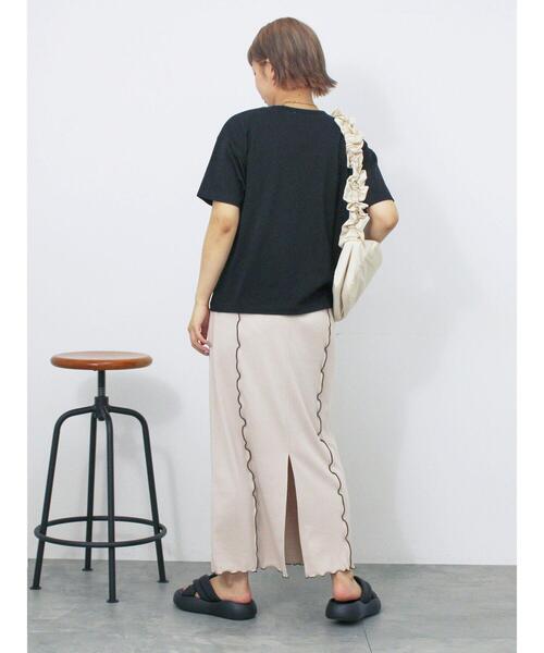 ehka sopo(エヘカソポ)の「花プリントTシャツ(Tシャツ/カットソー・レディース・ピンク/ブラック/オフホワイト/キナリ・F)」の18枚目の写真