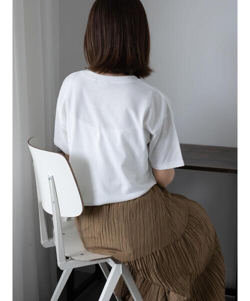 ehka sopo(エヘカソポ)の「花プリントTシャツ(Tシャツ/カットソー・レディース・ピンク/ブラック/オフホワイト/キナリ・F)」の21枚目の写真