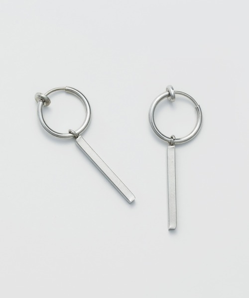 WYZ surgical stainless(ダブリューワイジィーサージカルステンレス)の「【 金属アレルギー対応 】バーモチーフ フープイヤリング サージカルステンレス(両耳用)(イヤリング・メンズ・シルバー・FREE)」の4枚目の写真
