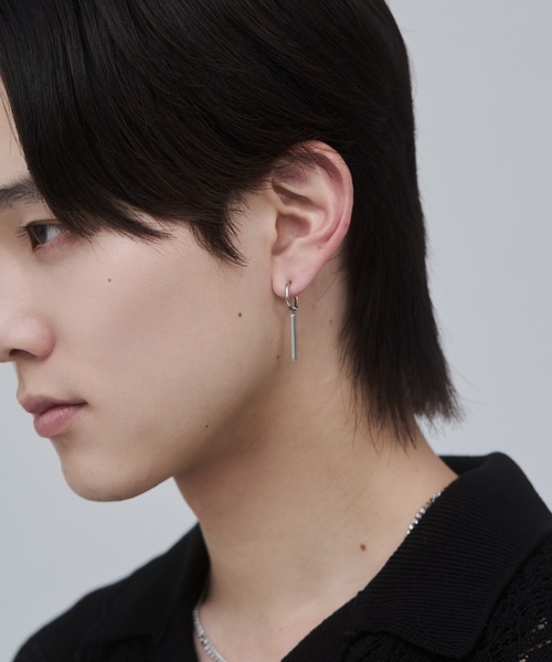WYZ surgical stainless(ダブリューワイジィーサージカルステンレス)の「【 金属アレルギー対応 】バーモチーフ フープイヤリング サージカルステンレス(両耳用)(イヤリング・メンズ・シルバー・FREE)」の7枚目の写真