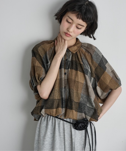 THE YOn(ザヨン)の「バルーンヘムドルマンスリーブクロップドシャツ(シャツ/ブラウス・レディース・ブラック/アイボリー/チェック・FREE)」の5枚目の写真