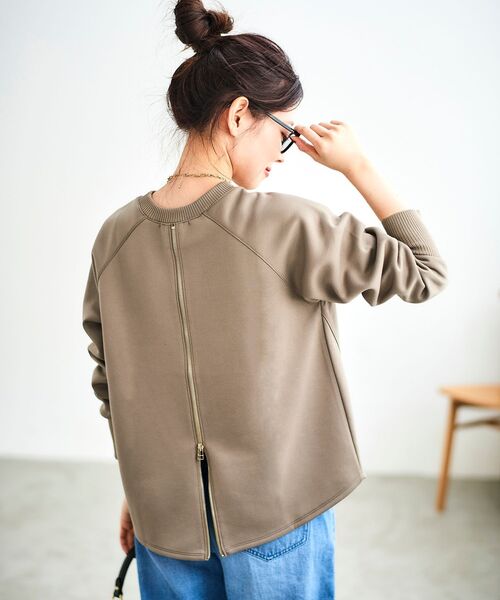 le.coeur blanc(ルクールブラン)の「バックジップボンディングトップス(Tシャツ/カットソー・レディース・モカ/ブラック/アイボリー・38)」の3枚目の写真