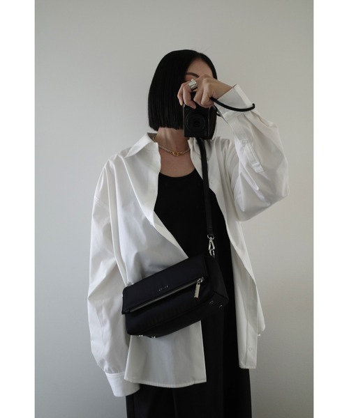 EDITA.（エディータ）の「Triangle flap pocket bag 2WAY / ペットボトル収納可（ショルダーバッグ・レディース・ブラック/クリーム・FREE）」の3枚目の写真