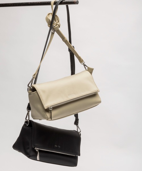 EDITA.（エディータ）の「Triangle flap pocket bag 2WAY / ペットボトル収納可（ショルダーバッグ・レディース・ブラック/クリーム・FREE）」の12枚目の写真