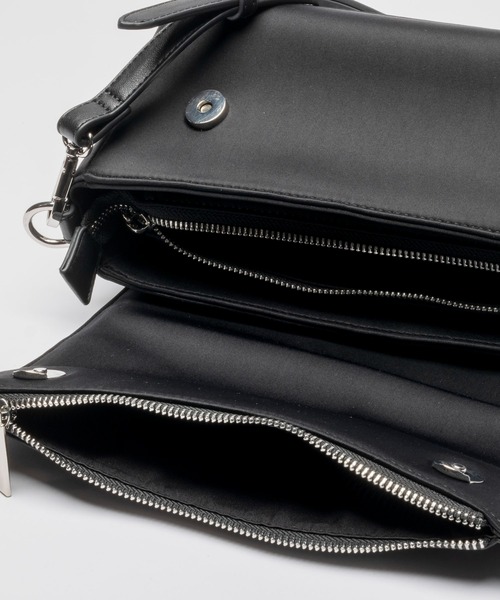 EDITA.（エディータ）の「Triangle flap pocket bag 2WAY / ペットボトル収納可（ショルダーバッグ・レディース・ブラック/クリーム・FREE）」の13枚目の写真
