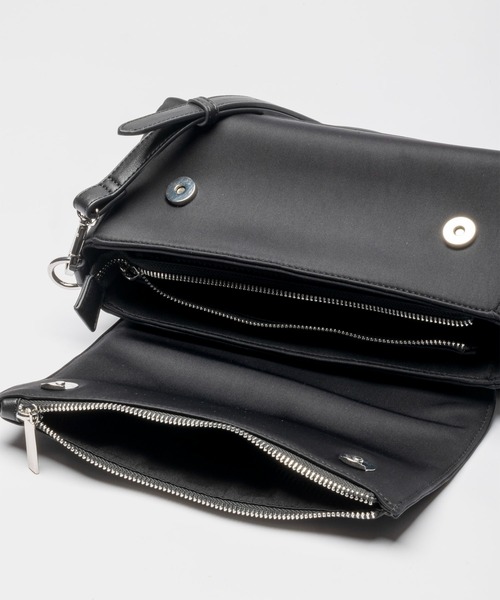 EDITA.（エディータ）の「Triangle flap pocket bag 2WAY / ペットボトル収納可（ショルダーバッグ・レディース・ブラック/クリーム・FREE）」の14枚目の写真