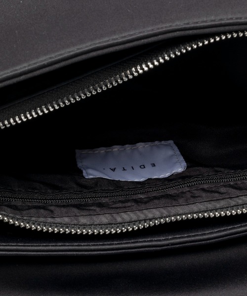 EDITA.（エディータ）の「Triangle flap pocket bag 2WAY / ペットボトル収納可（ショルダーバッグ・レディース・ブラック/クリーム・FREE）」の16枚目の写真
