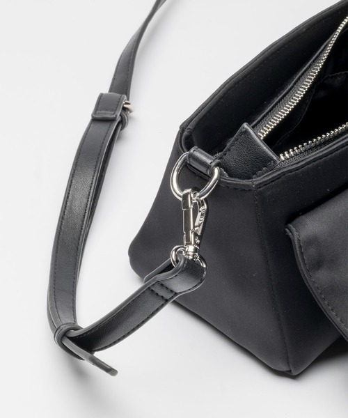 EDITA.（エディータ）の「Triangle flap pocket bag 2WAY / ペットボトル収納可（ショルダーバッグ・レディース・ブラック/クリーム・FREE）」の17枚目の写真