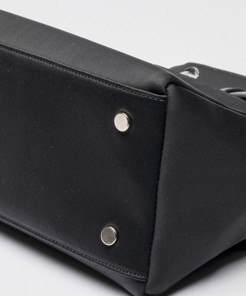 EDITA.（エディータ）の「Triangle flap pocket bag 2WAY / ペットボトル収納可（ショルダーバッグ・レディース・ブラック/クリーム・FREE）」の18枚目の写真