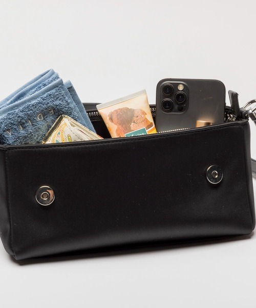 EDITA.（エディータ）の「Triangle flap pocket bag 2WAY / ペットボトル収納可（ショルダーバッグ・レディース・ブラック/クリーム・FREE）」の22枚目の写真