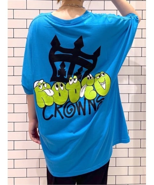 RODEO CROWNS WIDE BOWL(ロデオクラウンズワイドボウル)の「ストリートFace Logo Tワンピース(ワンピース・レディース・ライトカーキ/オフホワイト/ブラック/ライトブルー・FREE)」の1枚目の写真