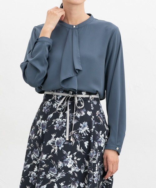 Honeys（ハニーズ）の「ボウタイブラウス（シャツ/ブラウス・レディース・ブラウン/ホワイト/ボルドー/グレイッシュブルー/ブラック系その他/グレイッシュベージュ・3L/L/LL/M/S）」の5枚目の写真