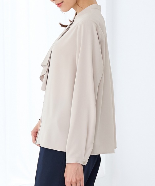 Honeys（ハニーズ）の「ボウタイブラウス（シャツ/ブラウス・レディース・ブラウン/ホワイト/ボルドー/グレイッシュブルー/ブラック系その他/グレイッシュベージュ・3L/L/LL/M/S）」の12枚目の写真