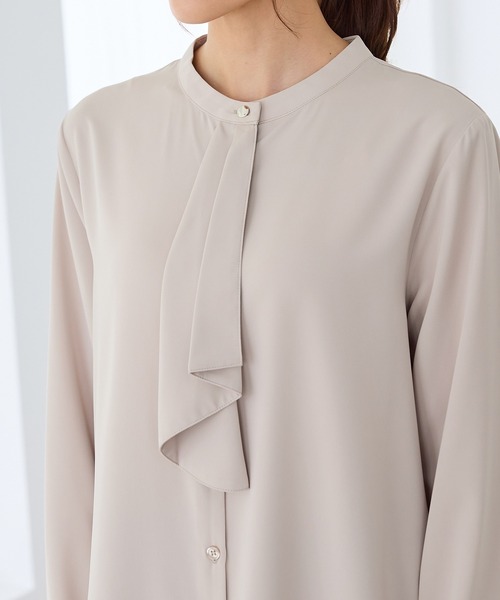 Honeys（ハニーズ）の「ボウタイブラウス（シャツ/ブラウス・レディース・ブラウン/ホワイト/ボルドー/グレイッシュブルー/ブラック系その他/グレイッシュベージュ・3L/L/LL/M/S）」の14枚目の写真