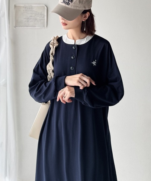 classicalelf(クラシカルエルフ)の「大人リラクシーで抜け感を。胸刺繍配色デザインヘンリーネックロングワンピース(長袖)(ワンピース・レディース・ブラック/杢グレー/ネイビー・LARGE/X-LARGE/SMALL/MEDIUM)」の3枚目の写真