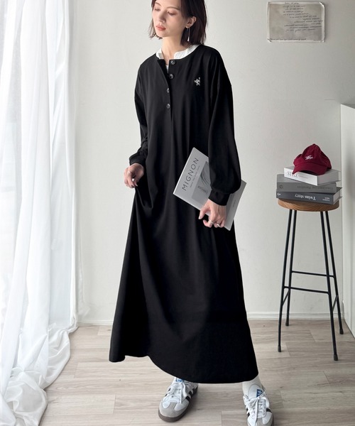 classicalelf(クラシカルエルフ)の「大人リラクシーで抜け感を。胸刺繍配色デザインヘンリーネックロングワンピース(長袖)(ワンピース・レディース・ブラック/杢グレー/ネイビー・LARGE/X-LARGE/SMALL/MEDIUM)」の5枚目の写真