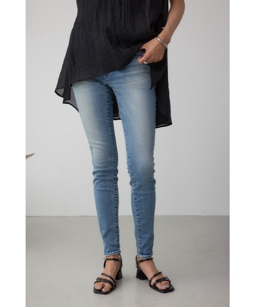 AZUL by moussy（アズールバイマウジー）の「【サイズ,身長別画像あり】AZUL DENIM スキニーデニム（デニムパンツ・レディース・ダークブルー/ライトブルー/ブラック・SMALL/MEDIUM/LARGE/X-LARGE/X-SMALL/XX-SMALL）」の4枚目の写真