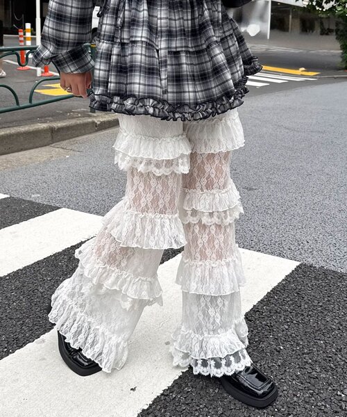 CIAOPANIC（チャオパニック）の「【追加販売】ティアードレースフレアレイヤードフリルパンツ（その他パンツ・レディース・ホワイト/ブラック/アイボリー・SMALL/MEDIUM）」の2枚目の写真