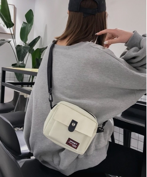 BACKYARD FAMILY(バックヤードファミリー)の「ミニバッグ ショルダー カジュアル mmsquareb25g(ショルダーバッグ・レディース・アイボリー/ブラック/イエロー/パープル・FREE)」の2枚目の写真