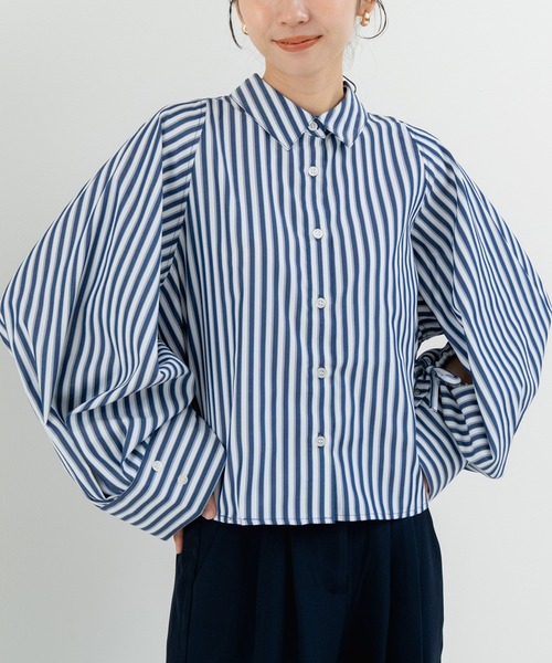 SABUROKU(サブロク)の「【SABUROKU】ワイド袖 ショート丈 シャツ(シャツ/ブラウス・レディース・ネイビー/オフホワイト/チャコールグレー・M)」の1枚目の写真