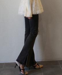 JUNOAH(ジュノア)のサイドスリットフレアデニム(デニムパンツ)