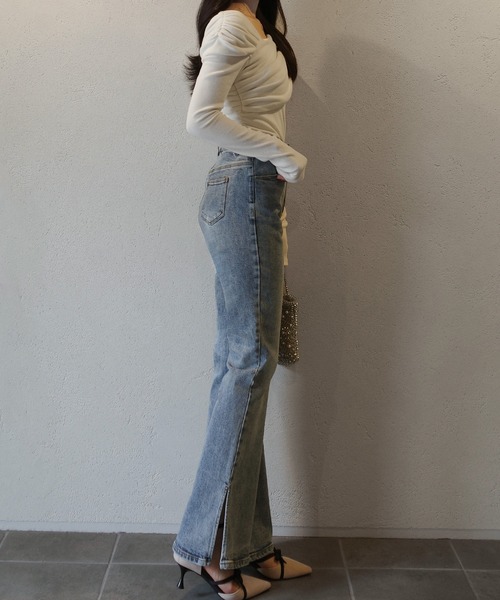 junoah(ジュノア)の「サイドスリットフレアデニム(デニムパンツ・レディース・ライトブルー/ブラック・SMALL/MEDIUM/LARGE)」の6枚目の写真