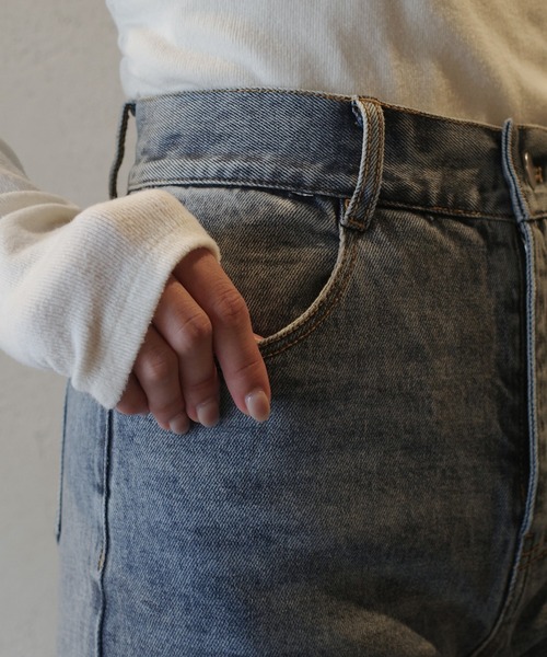 junoah(ジュノア)の「サイドスリットフレアデニム(デニムパンツ・レディース・ライトブルー/ブラック・SMALL/MEDIUM/LARGE)」の8枚目の写真