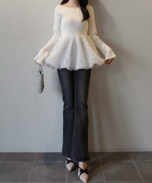 junoah(ジュノア)の「サイドスリットフレアデニム(デニムパンツ・レディース・ライトブルー/ブラック・SMALL/MEDIUM/LARGE)」の12枚目の写真