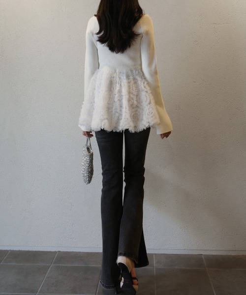 junoah(ジュノア)の「サイドスリットフレアデニム(デニムパンツ・レディース・ライトブルー/ブラック・SMALL/MEDIUM/LARGE)」の14枚目の写真