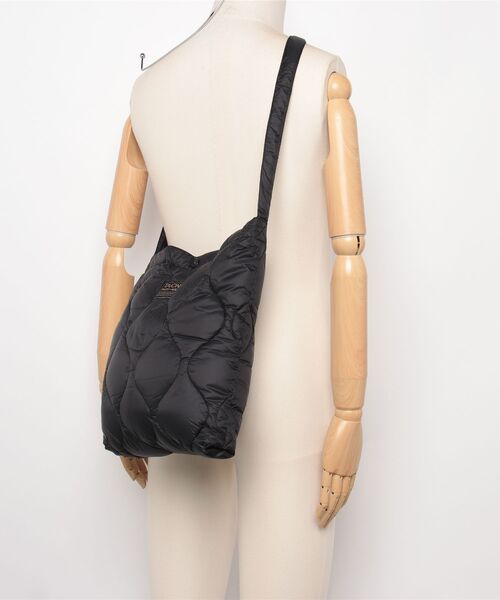 fridge（フリッジ）の「【TAION】タイオン MILITARY CROSS BODY DOWN BAG-MEDIUM＜MILITARY／SOFT SHELL＞ TAION-BG05ALSML-M（ショルダーバッグ・メンズ・オフホワイト/その他/ブラック/グリーン/ベージュ・ONESIZE）」の11枚目の写真