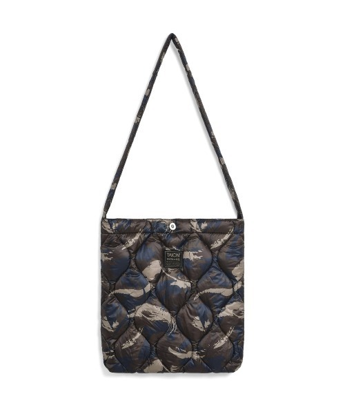 fridge（フリッジ）の「【TAION】タイオン MILITARY CROSS BODY DOWN BAG-MEDIUM＜MILITARY／SOFT SHELL＞ TAION-BG05ALSML-M（ショルダーバッグ・メンズ・オフホワイト/その他/ブラック/グリーン/ベージュ・ONESIZE）」の15枚目の写真