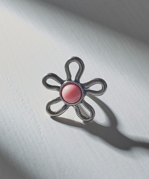 OtroAccesorio(オトロアクセソリオ)の「【OtroAccesorio】LINED FLOWER RING(リング・レディース・ホワイト/グリーン/イエロー/ターコイズブルー/ライトピンク/ブラック・FREE)」の6枚目の写真