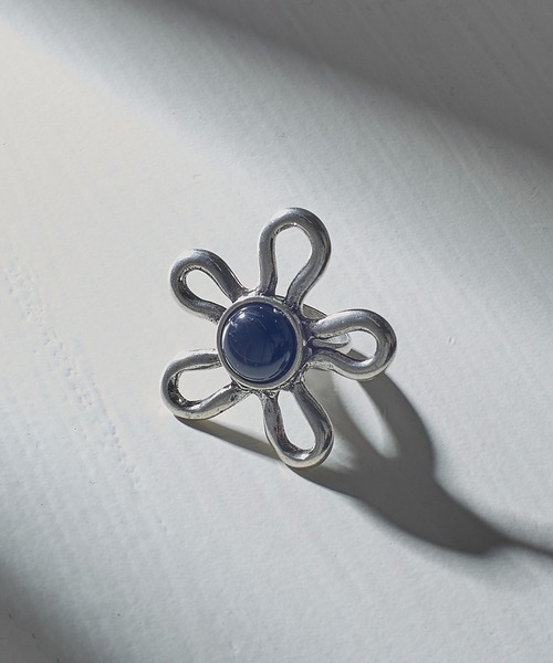OtroAccesorio(オトロアクセソリオ)の「【OtroAccesorio】LINED FLOWER RING(リング・レディース・ホワイト/グリーン/イエロー/ターコイズブルー/ライトピンク/ブラック・FREE)」の13枚目の写真