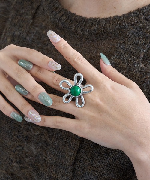 OtroAccesorio(オトロアクセソリオ)の「【OtroAccesorio】LINED FLOWER RING(リング・レディース・ホワイト/グリーン/イエロー/ターコイズブルー/ライトピンク/ブラック・FREE)」の15枚目の写真