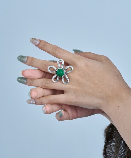 OtroAccesorio(オトロアクセソリオ)の「【OtroAccesorio】LINED FLOWER RING(リング・レディース・ホワイト/グリーン/イエロー/ターコイズブルー/ライトピンク/ブラック・FREE)」の17枚目の写真