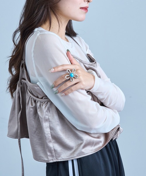OtroAccesorio(オトロアクセソリオ)の「【OtroAccesorio】LINED FLOWER RING(リング・レディース・ホワイト/グリーン/イエロー/ターコイズブルー/ライトピンク/ブラック・FREE)」の22枚目の写真