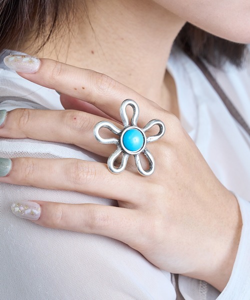 OtroAccesorio(オトロアクセソリオ)の「【OtroAccesorio】LINED FLOWER RING(リング・レディース・ホワイト/グリーン/イエロー/ターコイズブルー/ライトピンク/ブラック・FREE)」の18枚目の写真