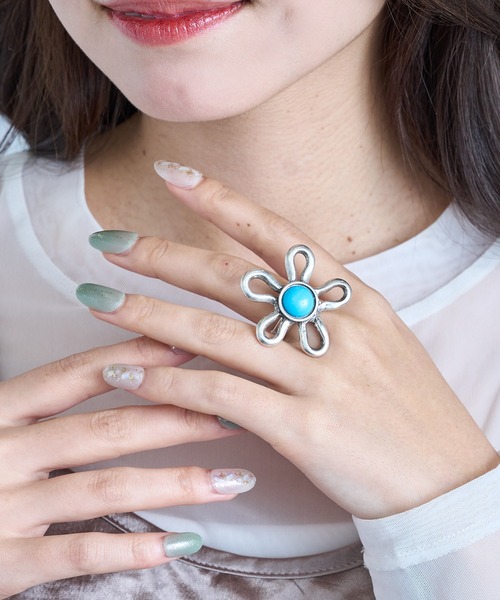 OtroAccesorio(オトロアクセソリオ)の「【OtroAccesorio】LINED FLOWER RING(リング・レディース・ホワイト/グリーン/イエロー/ターコイズブルー/ライトピンク/ブラック・FREE)」の20枚目の写真