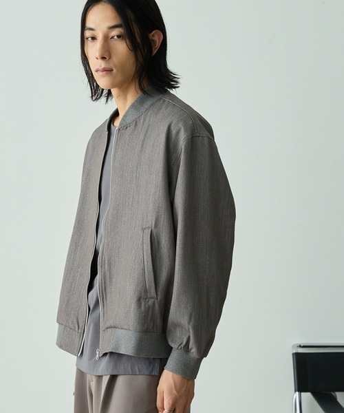 EMMA CLOTHES（エマクローズ）の「【セットアップ対応】TRストレッチ ルーズシルエット ミリタリーリブブルゾン（ブルゾン・メンズ・グレイッシュベージュ/ミックスグレー/ブラック/ダークグレー・L/M/S）」の6枚目の写真