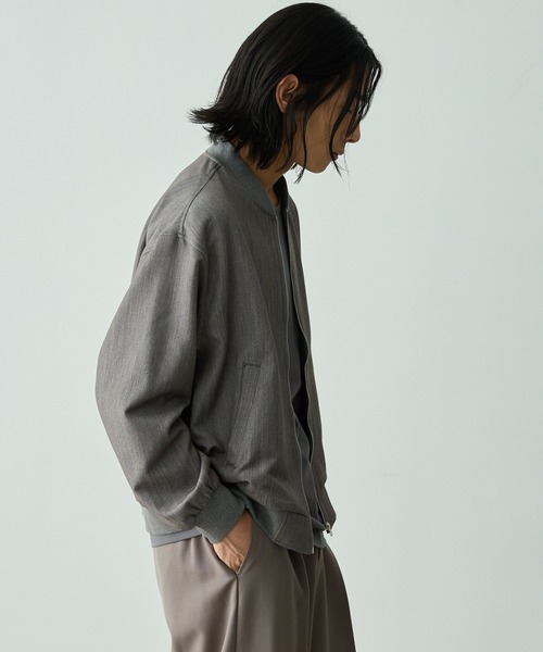 EMMA CLOTHES（エマクローズ）の「【セットアップ対応】TRストレッチ ルーズシルエット ミリタリーリブブルゾン（ブルゾン・メンズ・グレイッシュベージュ/ミックスグレー/ブラック/ダークグレー・L/M/S）」の14枚目の写真