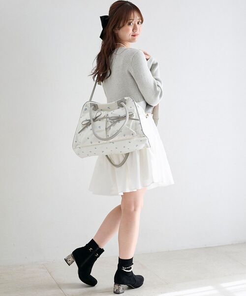 MAJESTIC LEGON(マジェスティックレゴン)の「取り外しパールビジューブーツ(ブーツ・レディース・グレイッシュベージュ/ブラック・SMALL/MEDIUM/LARGE/X-LARGE)」の4枚目の写真