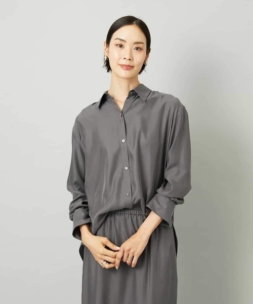 MICHEL KLEIN（ミッシェル・クラン）の「[セットアップ対応]とろみシャツ（シャツ/ブラウス・レディース・ベージュ/チャコールグレー・38）」の2枚目の写真